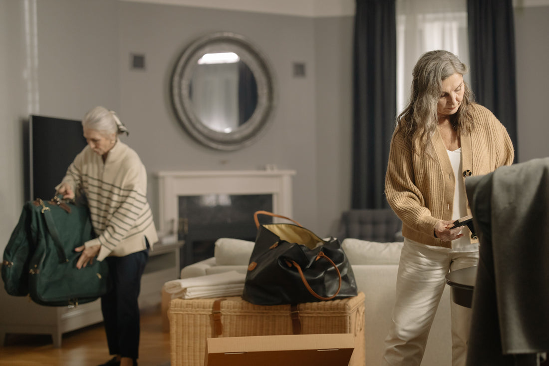 TOP TIPS | The Invisible Weight of Downsizing: A Guide for Adult Children Helping Elderly Parents Move